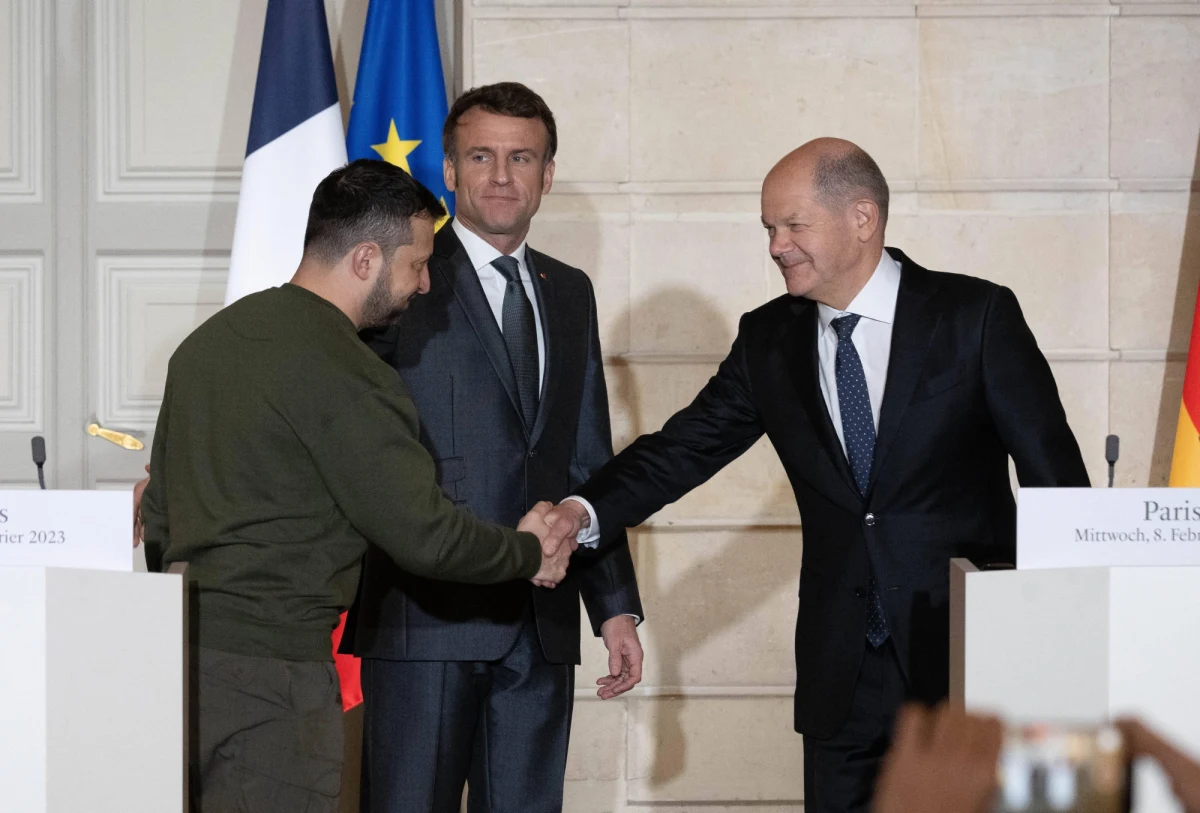 Prezydent Francji Emmanuel Macron i kanclerz Niemiec Olaf Scholz mieli powiedzieć prezydentowi Ukrainy Wołodymyrowi Zełenskiemu, że musi zacząć rozważać rozmowy pokojowe z Moskwą, nawet jeśli Rosja nadal będzie okupować ukraińskie terytorium - twierdzi "Wall Street Journal". Miało do tego dojść podczas spotkania trzech polityków w Paryżu na początku lutego.