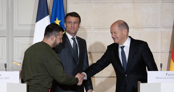 Prezydent Francji Emmanuel Macron i kanclerz Niemiec Olaf Scholz mieli powiedzieć prezydentowi Ukrainy Wołodymyrowi Zełenskiemu, że musi zacząć rozważać rozmowy pokojowe z Moskwą, nawet jeśli Rosja nadal będzie okupować ukraińskie terytorium - twierdzi "Wall Street Journal". Miało do tego dojść podczas spotkania trzech polityków w Paryżu na początku lutego.
