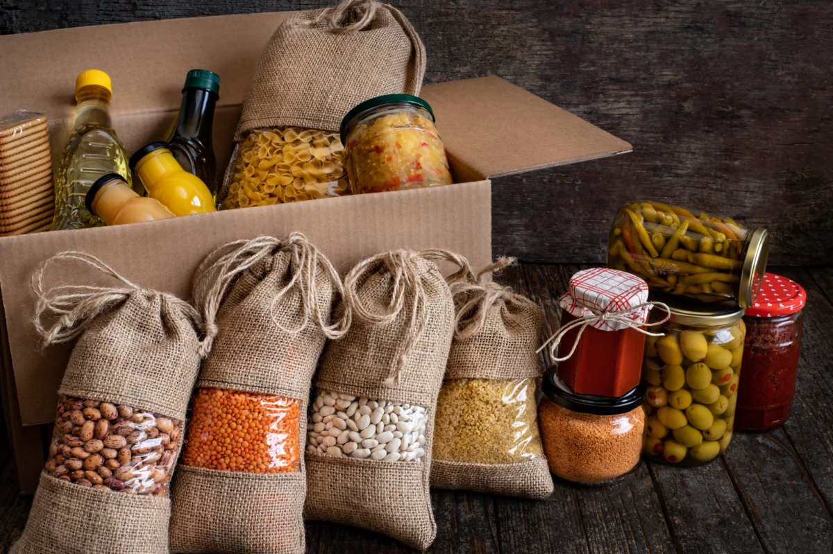 Od 1 marca "Szafa dobra", gdzie uchodźcy mogą otrzymać ubrania i obuwie, działać będzie w jednej siedzibie - na os. Górali. Od 7 marca punkt ten ma być również dostępny dla podopiecznych miejskich ośrodków pomocy społecznej.