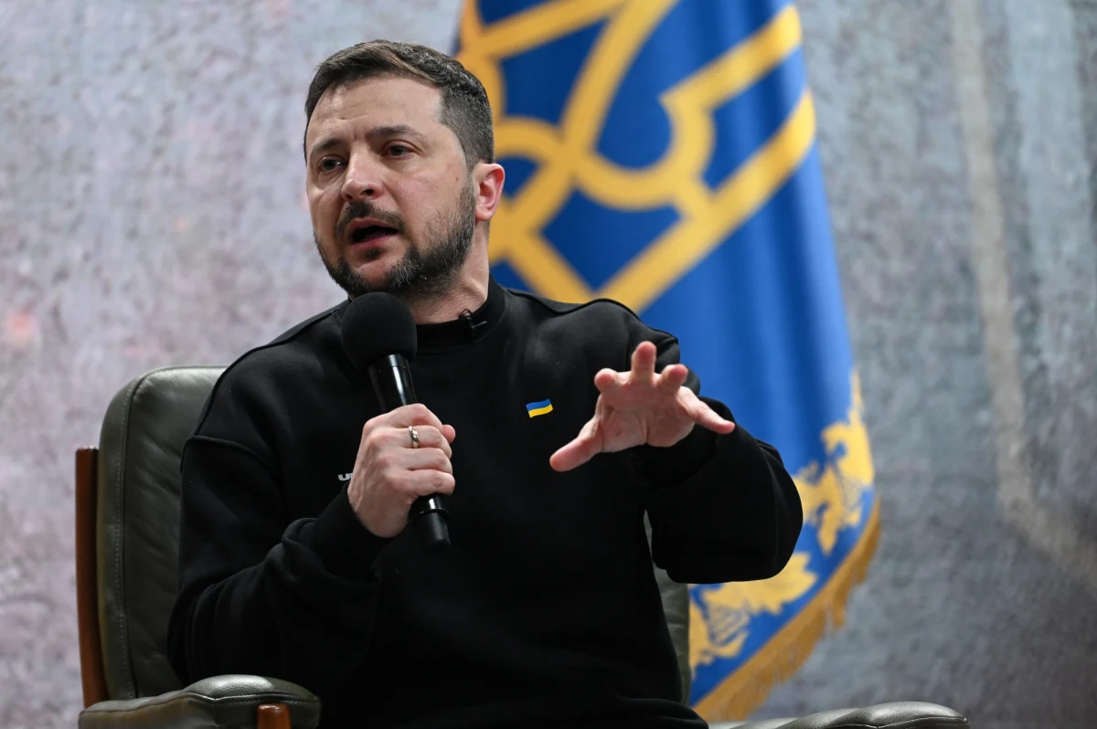 Prezydent Ukrainy Wołodymyr Zełenski w filmie dokumentalnym "Rok" autorstwa dziennikarza Dmytro Komarowa pokazał, w jakich warunkach mieszka od rozpoczęcia rosyjskiej inwazji na jego kraj. Opowiedział też o tym, jak z jego perspektywy wyglądały pierwsze godziny wojny. 