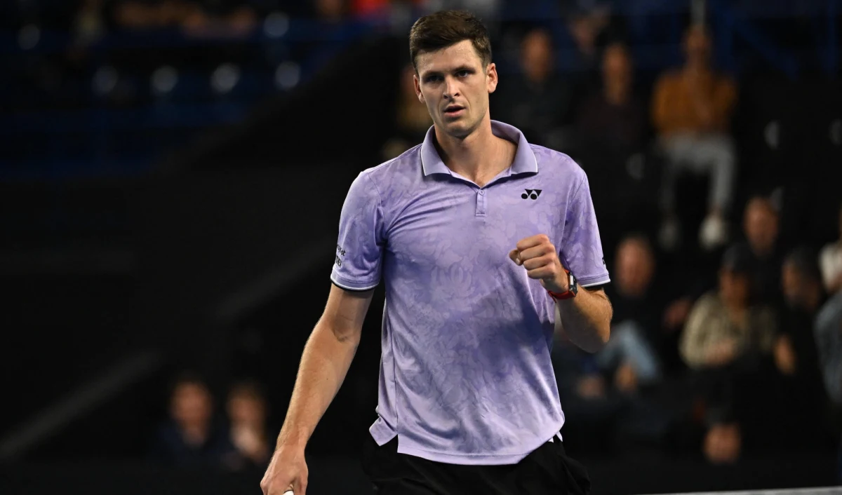 Hubert Hurkacz awansował do finału turnieju ATP w Marsylii. Rozstawiony z numerem jeden polski tenisista pokonał Kazacha Aleksandra Bublika 6:4, 7:6 (7-4). Rywalem w finale 26-letniego wrocławianina będzie Francuz Benjamin Bonzi.