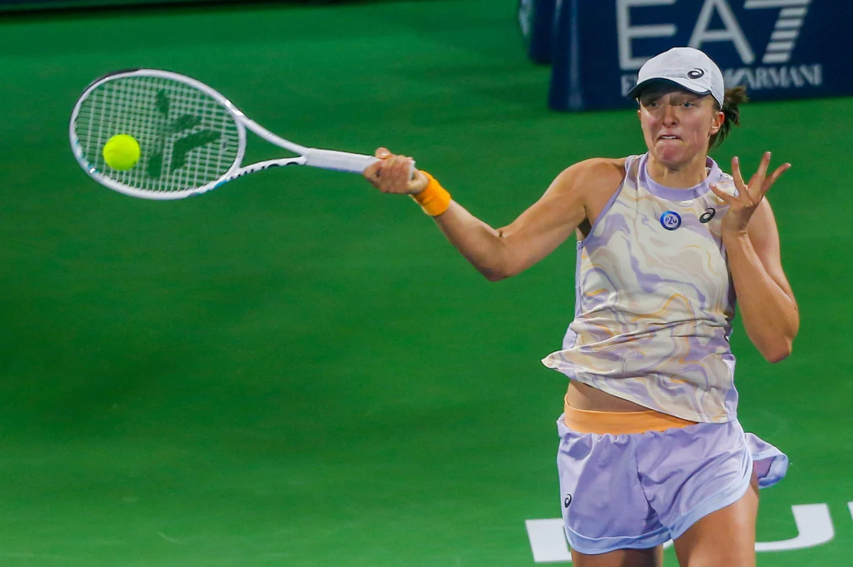 Iga Świątek przegrała z Czeszką Barborą Krejcikovą 4:6, 2:6 w finale turnieju WTA 1000 na kortach twardych w Dubaju. Polskiej tenisistce nie udało się zatem wywalczyć 13. tytułu w karierze i drugiego w tym sezonie - po zwycięstwie w Dausze.