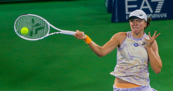 Iga Świątek przegrała z Czeszką Barborą Krejcikovą 4:6, 2:6 w finale turnieju WTA 1000 na kortach twardych w Dubaju. Polskiej tenisistce nie udało się zatem wywalczyć 13. tytułu w karierze i drugiego w tym sezonie - po zwycięstwie w Dausze.
