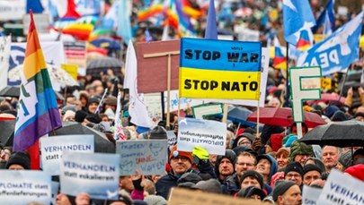 Protest w Berlinie przeciwko uzbrajaniu Ukrainy przez Niemcy