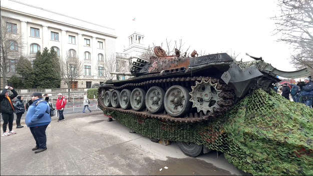 Warszawę i Berlin dzieli niecałe sześćset kilometrów, ale w kwestii polityki wschodniej wydaje się, że ta odległość jest znacznie większa. Niemcy nie spieszyły się z pomocą Ukrainie, mówią o niej dość zdawkowo, a opinia publiczna jest w tej sprawie podzielona. Tomasz Lejman, korespondent Polsat News w Berlinie opowiada w "Wydarzeniach" o tym, czy polityka bierności to zasłona dymna czy realna postawa Niemiec.