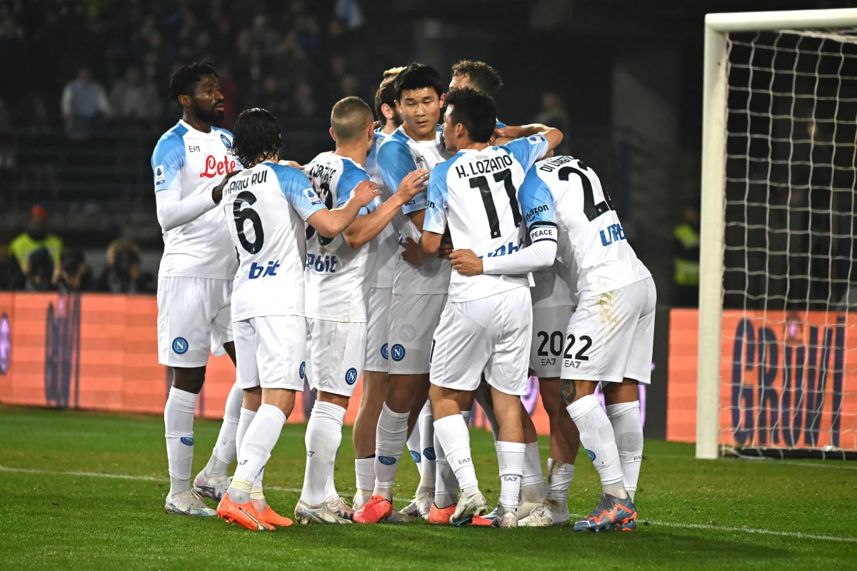 Piłkarze Napoli odnieśli ósme z rzędu zwycięstwo we włoskiej ekstraklasie. Na otwarcie 24. kolejki pokonali na wyjeździe Empoli 2:0 i umocnili się na pierwszym miejscu w tabeli. W barwach gości do trzeciej doliczonej minuty drugiej połowy grał Piotr Zieliński.