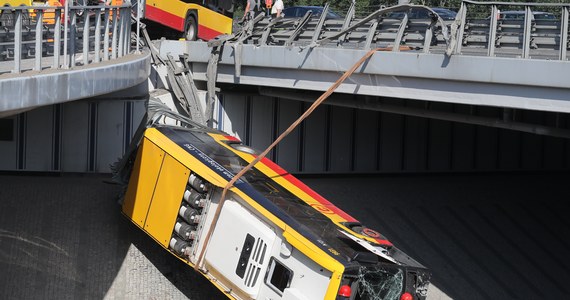 ​Jest apelacja w sprawie wyroku dotyczącego Tomasza U. kierowcy, który 25 czerwca 2020 roku doprowadził do wypadku miejskiego autobusu. Pojazd spadł z mostu Grota-Roweckiego w Warszawie. Apelację złożyła prokuratura, pełnomocnicy oskarżonego oraz pełnomocnik oskarżycieli posiłkowych.