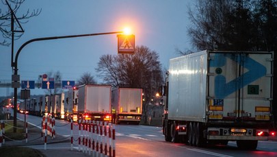 Długie kolejki tirów do przejścia granicznego w Koroszczynie