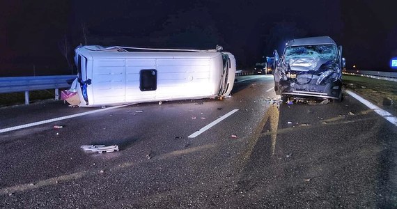 ​Pięć kobiet trafiło do szpitali na skutek zderzenia dwóch busów, do którego doszło nad ranem na autostradzie A4 w miejscowości Zabłotce na Podkarpaciu. Busami podróżowało w sumie 12 obywateli Ukrainy.