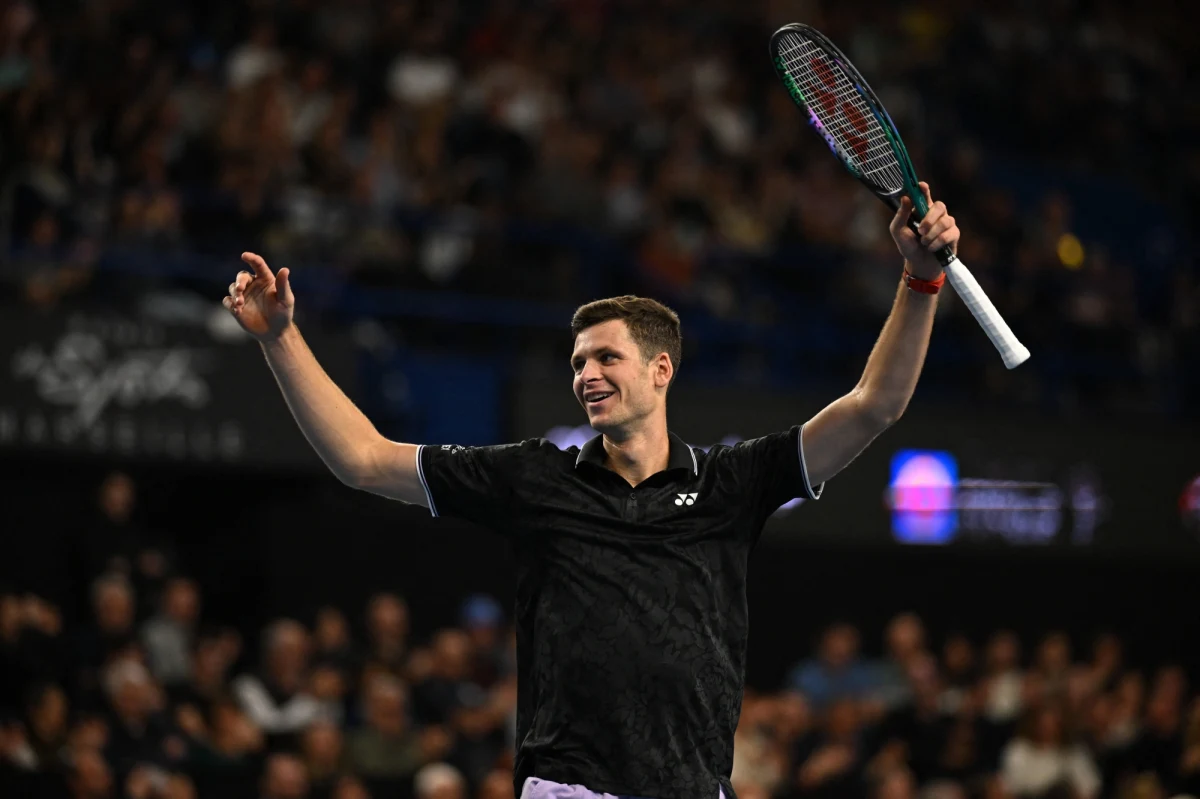 Hubert Hurkacz pokonał francuskiego tenisistę Benjamina Bonziego 6:3, 7:6 (7-4) w finale turnieju ATP w Marsylii. Tym samym Polak sięgnął po szósty tytuł w karierze.