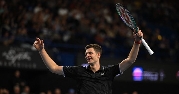 Hubert Hurkacz pokonał francuskiego tenisistę Benjamina Bonziego 6:3, 7:6 (7-4) w finale turnieju ATP w Marsylii. Tym samym Polak sięgnął po szósty tytuł w karierze.