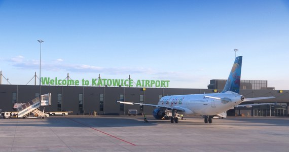 Na odcinku Siewierz - Zawiercie, modernizowanej linii kolejowej do portu lotniczego Katowice Airport, wymieniany jest tor i powstaje sieć trakcyjna. Projekt jest współfinansowany z funduszy unijnych. 