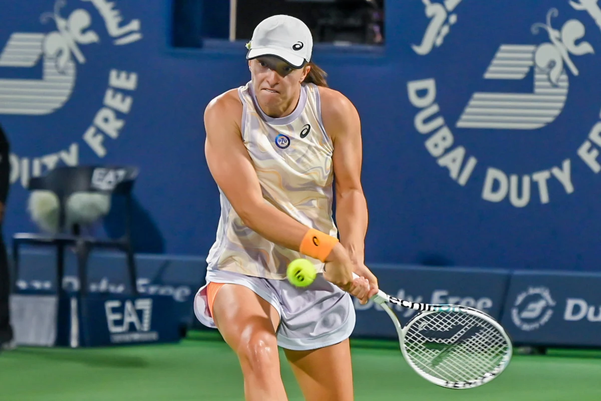 Iga Świątek rozpoczęła 48. tydzień jako liderka światowego rankingu tenisistek. W zestawieniu zawodniczek najdłużej otwierających listę WTA jest na 13. miejscu. Mimo triumfu w niedzielnym finale turnieju ATP w Marsylii, Hubert Hurkacz pozostał na 11. miejscu w światowym rankingu tenisistów. Na jego czele jest Novak Djokovic.