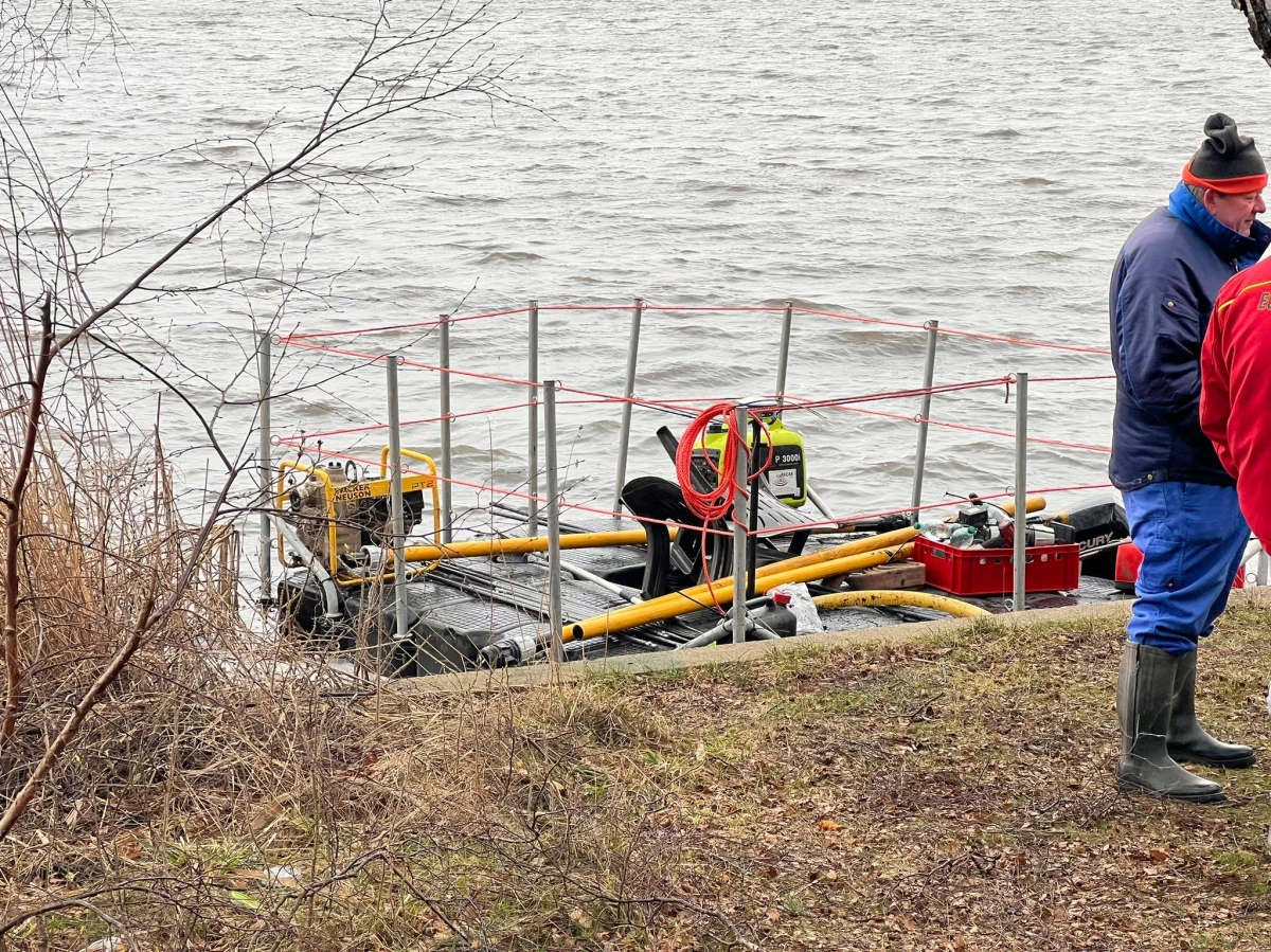 Co robili na jeziorze Resko Przymorskie nurkowie z Niemiec? Na to pytanie odpowie policja. Wyjaśnień domaga się też Instytut Pamięci Narodowej. Niemcy chcą wydobyć z jeziora szczątki ofiar katastrofy transportowego samolotu, którym pod koniec II wojny ewakuowane miały być głównie dzieci. 