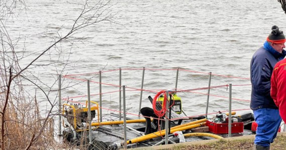 Co robili na jeziorze Resko Przymorskie nurkowie z Niemiec? Na to pytanie odpowie policja. Wyjaśnień domaga się też Instytut Pamięci Narodowej. Niemcy chcą wydobyć z jeziora szczątki ofiar katastrofy transportowego samolotu, którym pod koniec II wojny ewakuowane miały być głównie dzieci. 