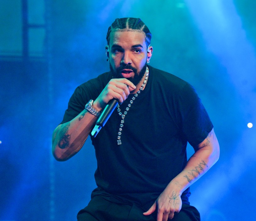 Drake zdradził, że powoli myśli o muzycznej emeryturze. "Gdy tylko nadejdzie odpowiedni moment, chciałbym po prostu zobaczyć, co pokaże kolejne pokolenie" - mówi.