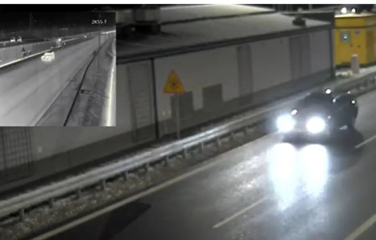 Policja i drogowcy ujawniają, jak wyglądała sobotnia jazda pijanego kierowcy w tunelu na zakopiance. 57-latek z powiatu krakowskiego początkowo przejechał tunel prawidłowo w kierunku Krakowa, po wyjechaniu z niego jednak zawrócił i pojechał pod prąd. W ten sposób pokonał cały tunel. 