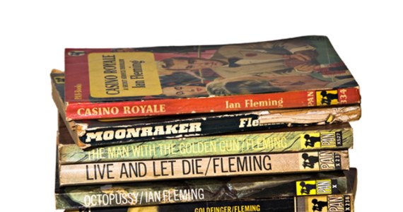W nowym wydaniu serii książek Iana Fleminga o Jamesie Bondzie usunięty zostanie szereg odniesień, które według wydawcy mogą urazić czytelników - ujawnił "Daily Telegraph".