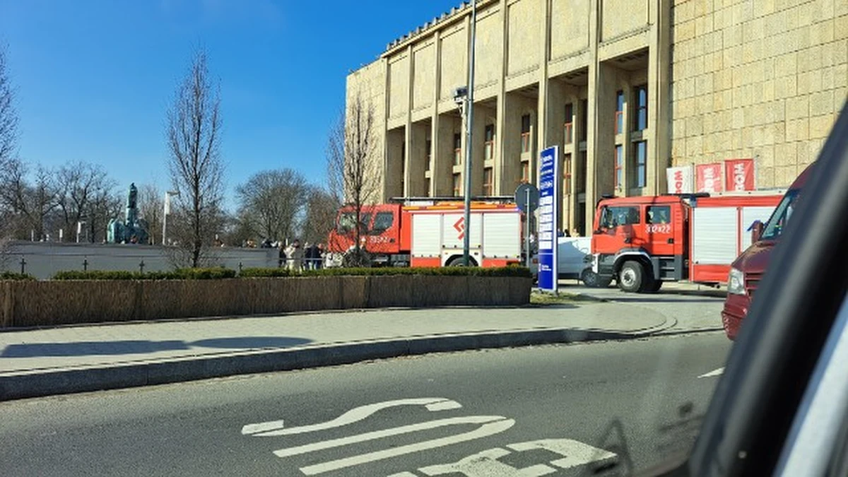 Ewakuacja Muzeum Narodowego w Krakowie. W placówce uruchomiła się czujka pożarowa. Informację, którą otrzymaliśmy na Gorącą Linię RMF FM, potwierdzili nam strażacy.  