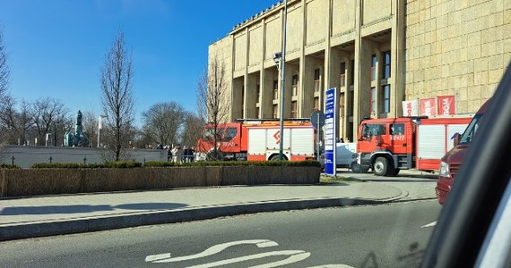 Ewakuacja Muzeum Narodowego w Krakowie. W placówce uruchomiła się czujka pożarowa. Informację, którą otrzymaliśmy na Gorącą Linię RMF FM, potwierdzili nam strażacy.  