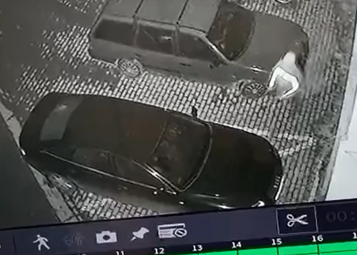 Policjanci z Legnicy na Dolnym Śląsku szukają podpalacza. W poniedziałek w mieście spłonęły dwa samochody stojące na miejscach dla osób niepełnosprawnych.