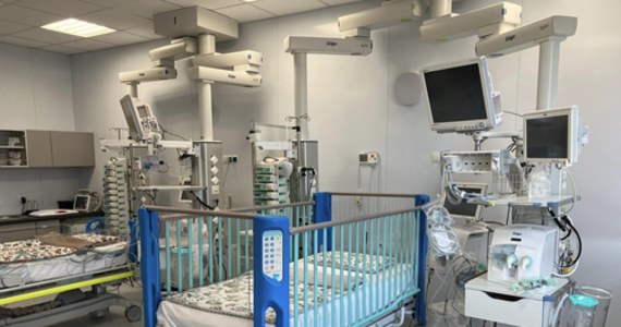 Nowy oddział Anestezjologii i Intensywnej Terapii Dziecięcej otwarto dziś w Dolnośląskim Szpitalu Specjalistycznym imienia Marciniaka we Wrocławiu.  Inwestycja ma zwiększyć bezpieczeństwo małych pacjentów nie tylko w stolicy Dolnego Śląska, ale w całym regionie.
