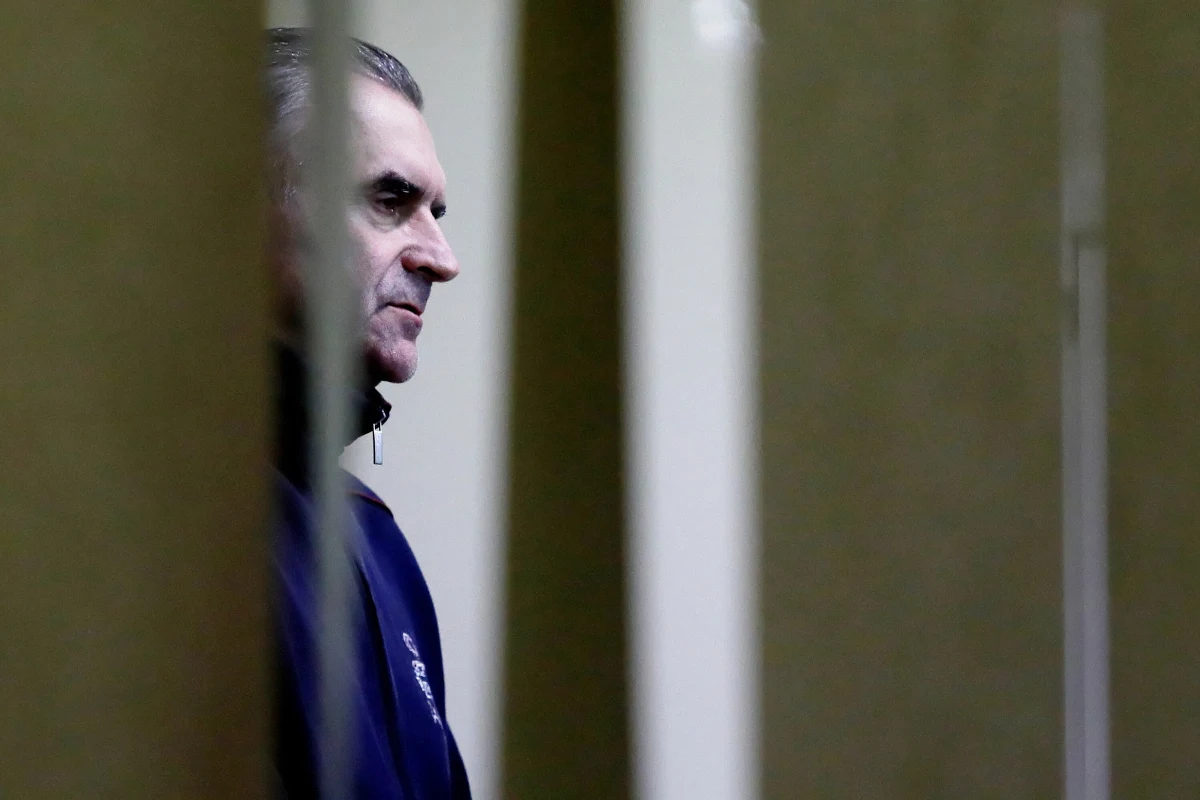 Prezydent Warszawy Rafał Trzaskowski podjął decyzję o zawieszeniu w pełnieniu obowiązków sekretarza miasta Włodzimierza Karpińskiego. Były minister skarbu jest podejrzany o korupcję, a sąd zdecydował o jego aresztowaniu. Chodzi o nieprawidłowości przy przetargach na zagospodarowanie odpadów w Warszawie. 