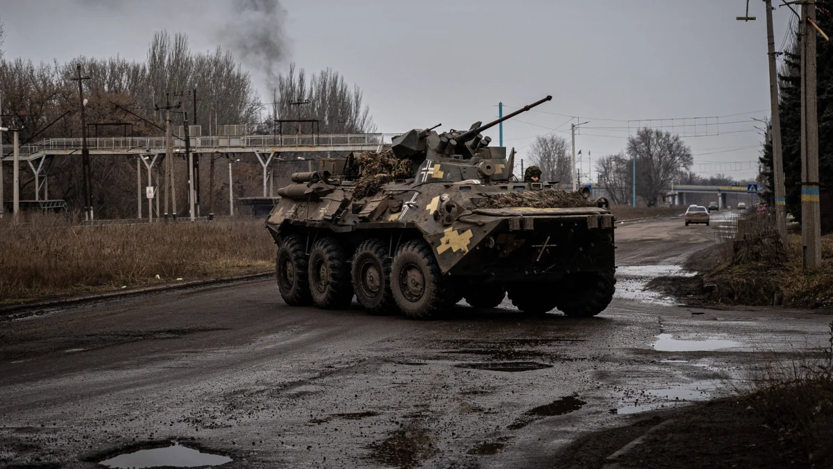 ​Ukraińskie wojsko może przeprowadzić "strategiczny odwrót" spod Bachmutu w obwodzie donieckim - powiedział w rozmowie z CNN doradca ekonomiczny prezydenta Ukrainy Ołeksandr Rodniański. Walki o ważne miasto w obwodzie donieckim trwają kilka miesięcy - w większości jest ono otoczone przez najemników z grupy Wagnera.