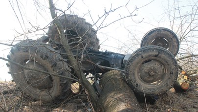 Tragedia w Małopolsce. 67-latek został przygnieciony przez traktor