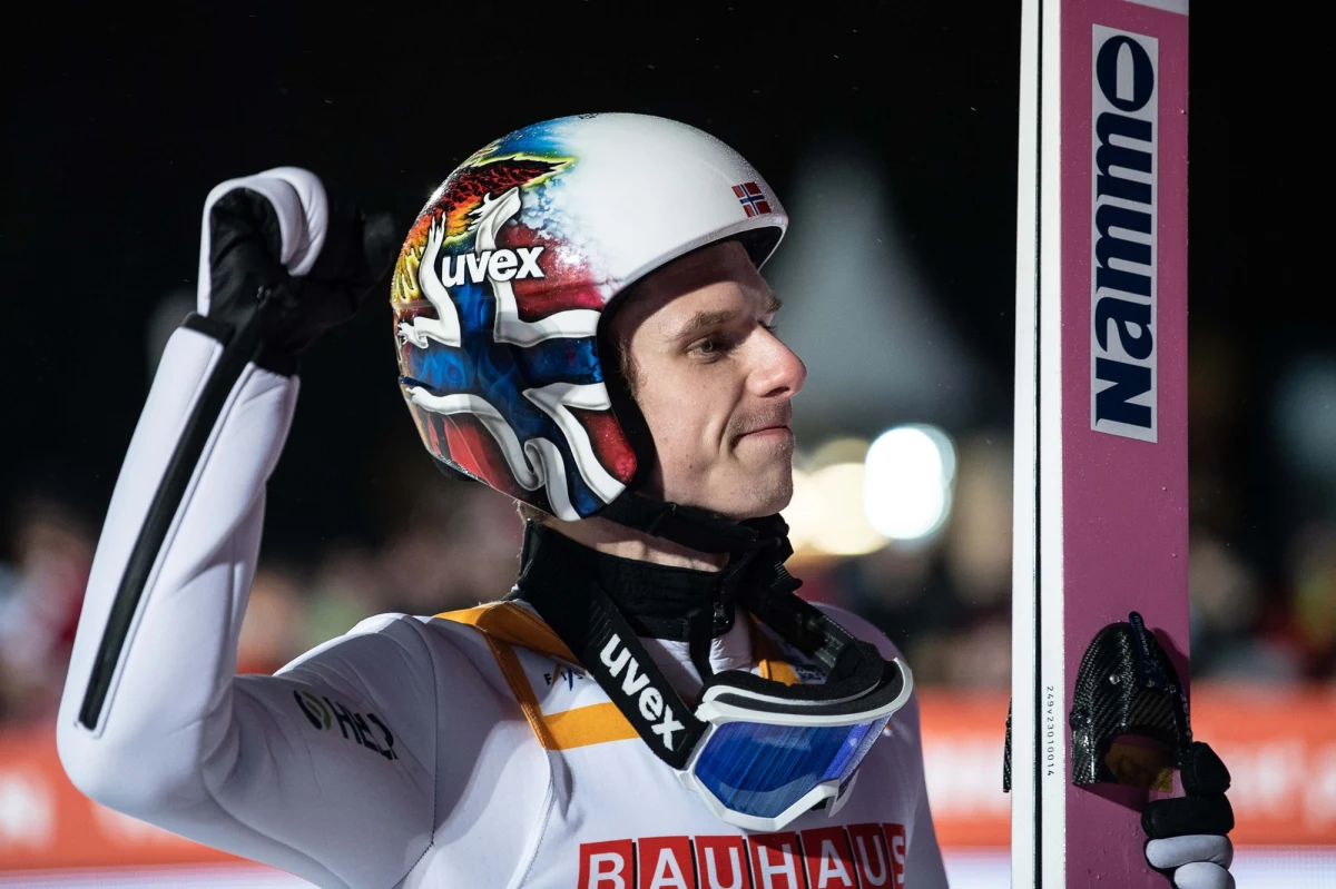 Norwescy skoczkowie narciarscy szykują się do drugiej części mistrzostw świata. Rywalizacja na dużej skoczni - indywidualna i drużynowa - zapowiadają się pasjonująco. Trener Norwegów Alexander Stoeckl uważa, że Halver Egner Granerud powinien skutecznie walczyć o podium, ale niekoniecznie o złoto. "Grono zawodników, którzy mogą zdobyć medal, jest duże. Zadowoli mnie każde miejsce na podium" - mówi austriacki szkoleniowiec.