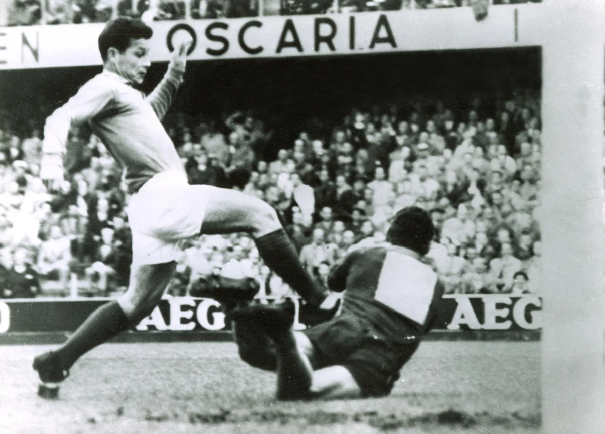 ​W wieku 89 lat zmarł Francuz Just Fontaine, legenda francuskiego futbolu, król strzelców mistrzostw świata w 1958 roku w Szwecji - poinformowała rodzina piłkarza. Podczas tamtego mundialu zdobył 13 bramek, co do dziś pozostaje absolutnym rekordem.