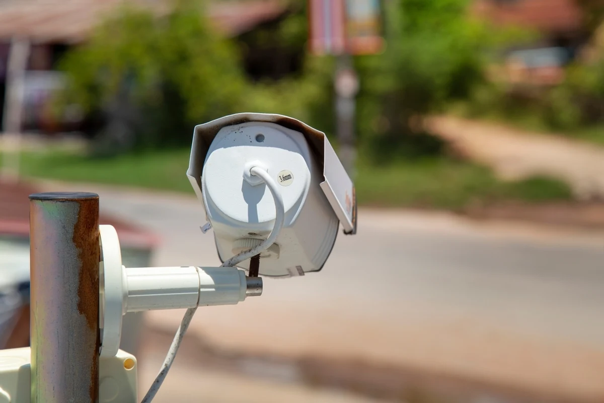 Kamery rejestrujące przejazd na czerwonym świetle zainstalował Główny Inspektorat Transportu Drogowego na ruchliwym rondzie Solidarności Podbeskidzia w Bielsku-Białej. Złamanie przepisów może się skończyć nawet utratą prawa jazdy.