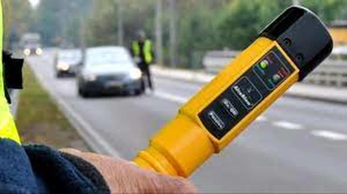 41-letni mężczyzna prowadził samochód na drodze z Mielna do Mścic (Zachodniopomorskie) mając w organizmie 3,8 promila alkoholu – poinformowała w środę koszalińska policja. Kluczyki zabrał mu inny kierowca. Pijanego 41-latka zatrzymali policjanci.
