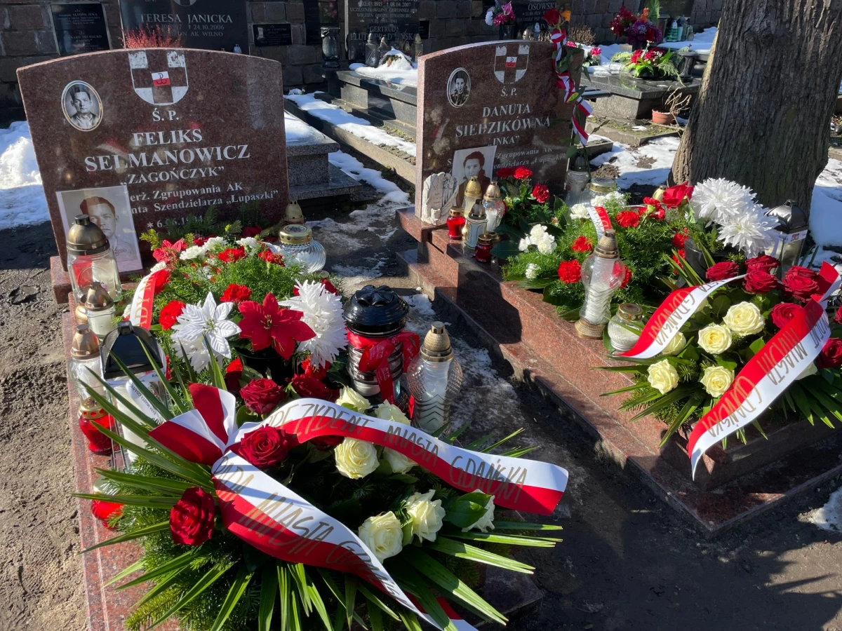 ​1 marca to kalendarzu Narodowy Dzień Pamięci "Żołnierzy Wyklętych". W wielu miejscach upamiętniających ludzi antykomunistycznego podziemia składane są dziś kwiaty, zapalane znicze. Tak jest także w Gdańsku na Cmentarzu Garnizonowym, gdzie znajdują się groby Feliksa Selmanowicza "Zagończyka" oraz Danuty Siedzikówny "Inki".

