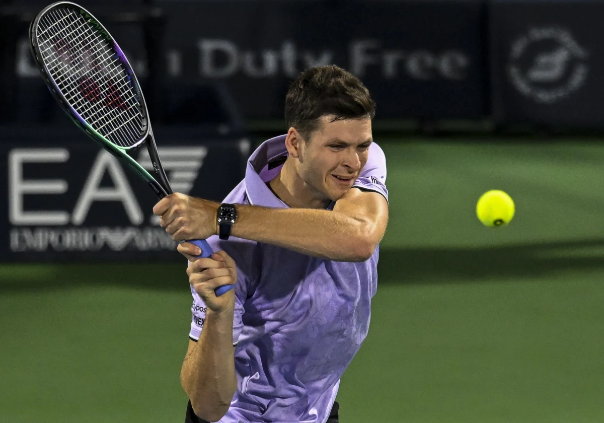 Hubert Hurkacz wygrał z rosyjskim tenisistą Pawłem Kotowem 7:5, 6:1 w turnieju ATP 500 na twardych kortach w Dubaju (pula nagród 2,86 mln dolarów). W ćwierćfinale Polak zmierzy się z liderem rankingu ATP Serbem Novakiem Djokovicem.