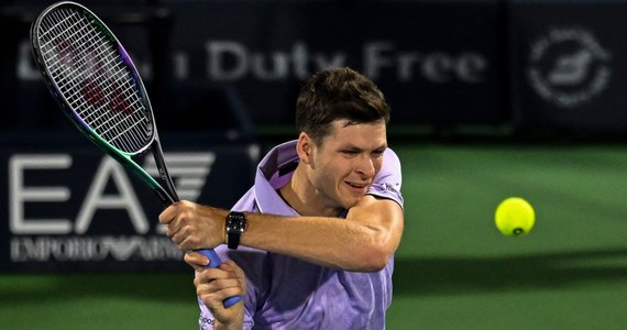 Hubert Hurkacz wygrał z rosyjskim tenisistą Pawłem Kotowem 7:5, 6:1 w turnieju ATP 500 na twardych kortach w Dubaju (pula nagród 2,86 mln dolarów). W ćwierćfinale Polak zmierzy się z liderem rankingu ATP Serbem Novakiem Djokovicem.