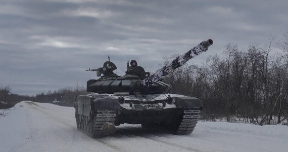 Amerykański dziennik "New York Times" napisał, opierając się na relacjach ukraińskich żołnierzy, że największa w tej wojnie bitwa czołgów o Wuhłedar w obwodzie donieckim przyniosła Rosjanom druzgocącą klęskę i wielkie straty w sprzęcie. Według Sił Zbrojnych Ukrainy, wojska rosyjskie straciły w rejonie miasta co najmniej 130 czołgów i pojazdów opancerzonych.