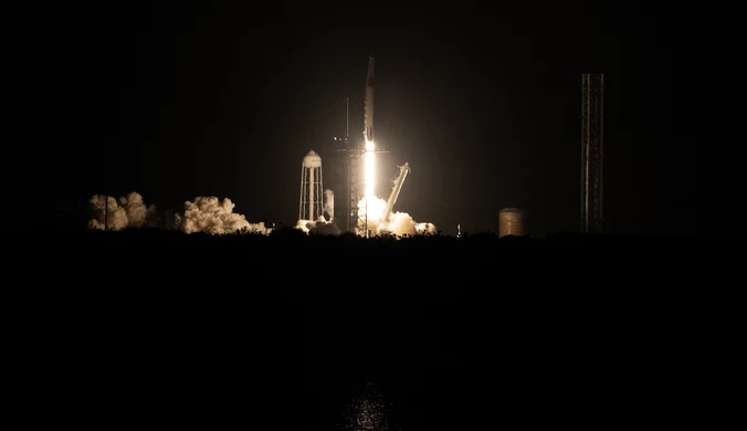 SpaceX wysyła Dragona na orbitę. Falcon 9 w powietrzu