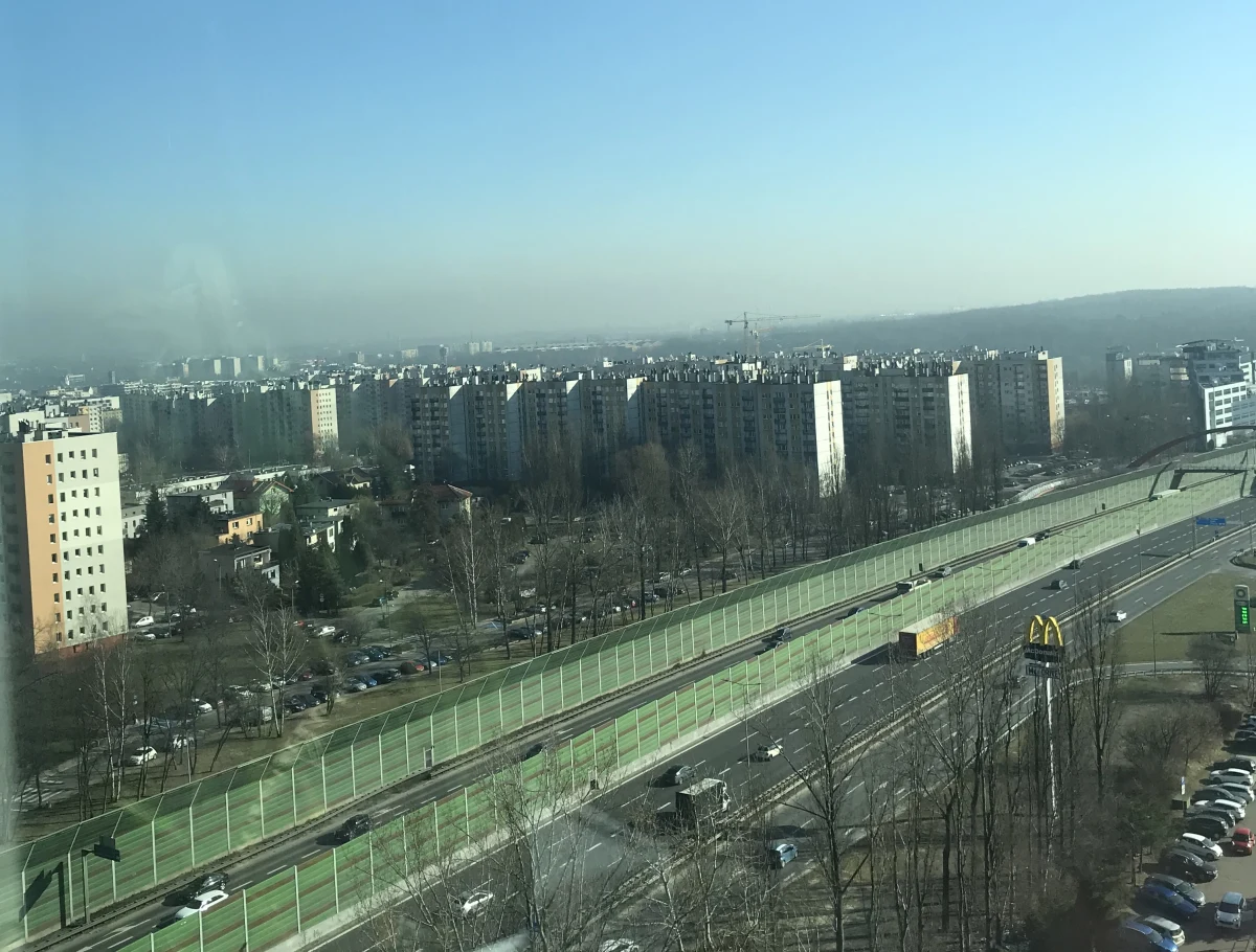 To jest kolejny dzień w oparach smogu w Śląskiem. Przekroczenia dopuszczalnych norm są w całym regionie - od okolic Częstochowy, przez centrum aglomeracji, na Beskidach kończąc. 