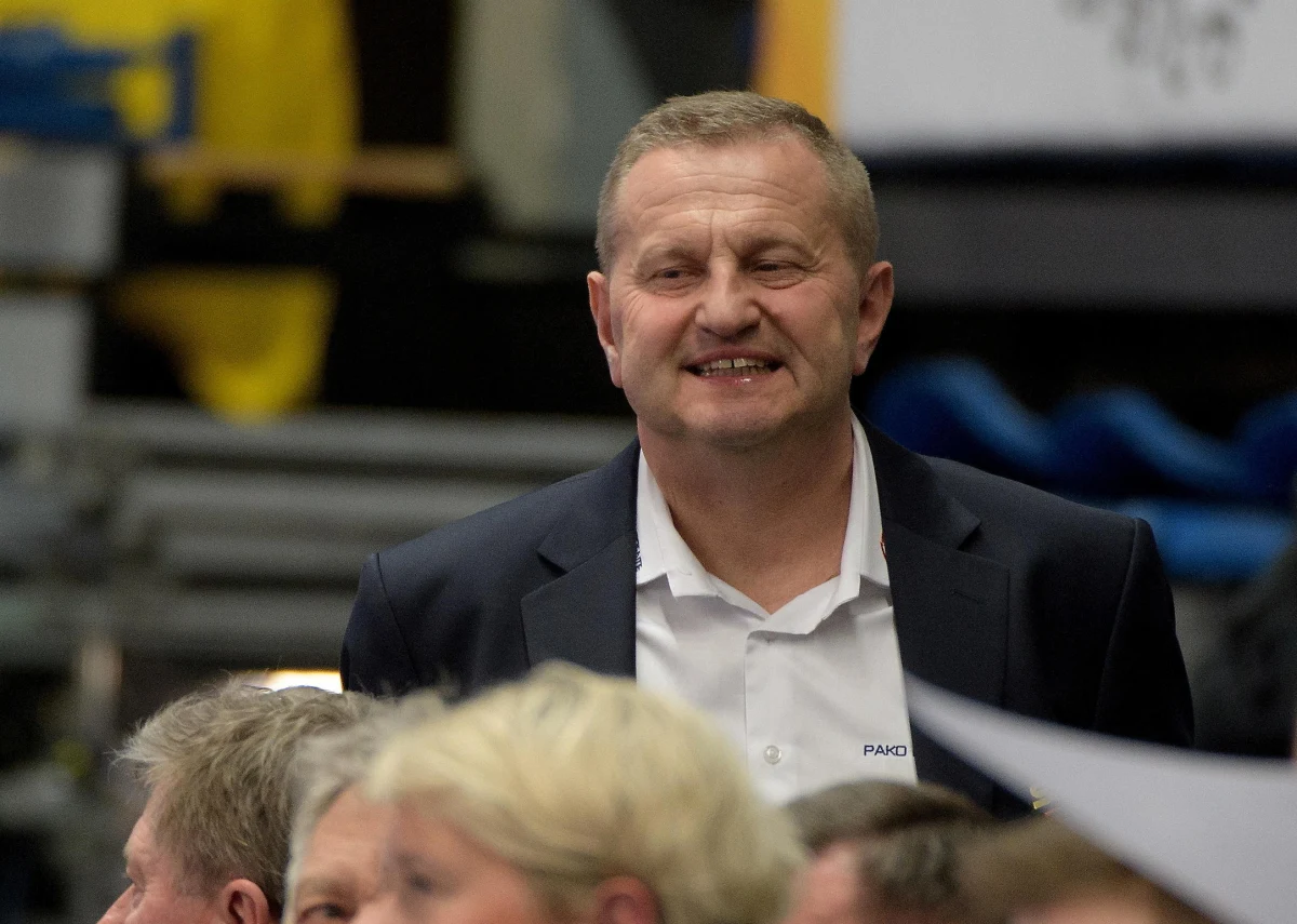 Konrad Piechocki nie będzie już prezesem klubu siatkarskiego PGE Skra Bełchatów. Działacz związany z bełchatowskim klubem od 24 lat przestanie pełnić funkcję 16 marca. „Zobaczyłem, że moje odwołanie jest konieczne, żeby klub przetrwał” – powiedział Piechocki w rozmowie z klubowymi mediami.