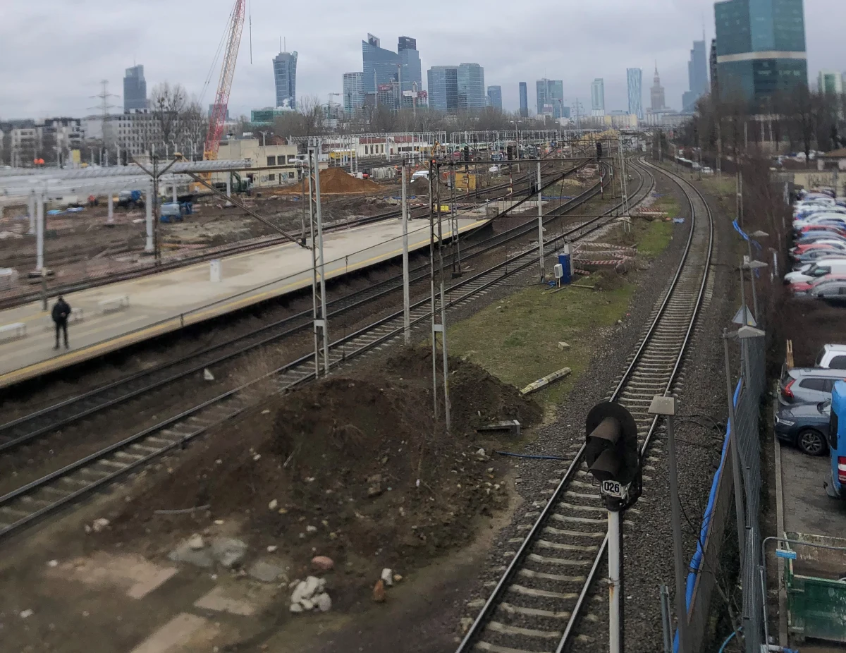 Sprawne przejazdy z linii radomskiej na linię obwodową zapewni nowy wiadukt wybudowany na Dworcu Warszawa Zachodnia. To oznacza nowe, bezpośrednie połączenia z Radomia, Warki i Piaseczna m.in. do Warszawy Młynowa i Warszawy Gdańskiej na linii obwodowej. 