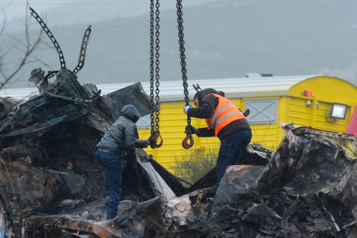 Do 57 osób wzrosła liczba ofiar wtorkowej katastrofy kolejowej w pobliżu miasta Larisa w środkowej Grecji. Służby cały czas wydobywają ciała podróżnych z wraków dwóch pociągów, które się zderzyły. Greckie związki zawodowe kolejarzy rozpoczęły w czwartek strajk.