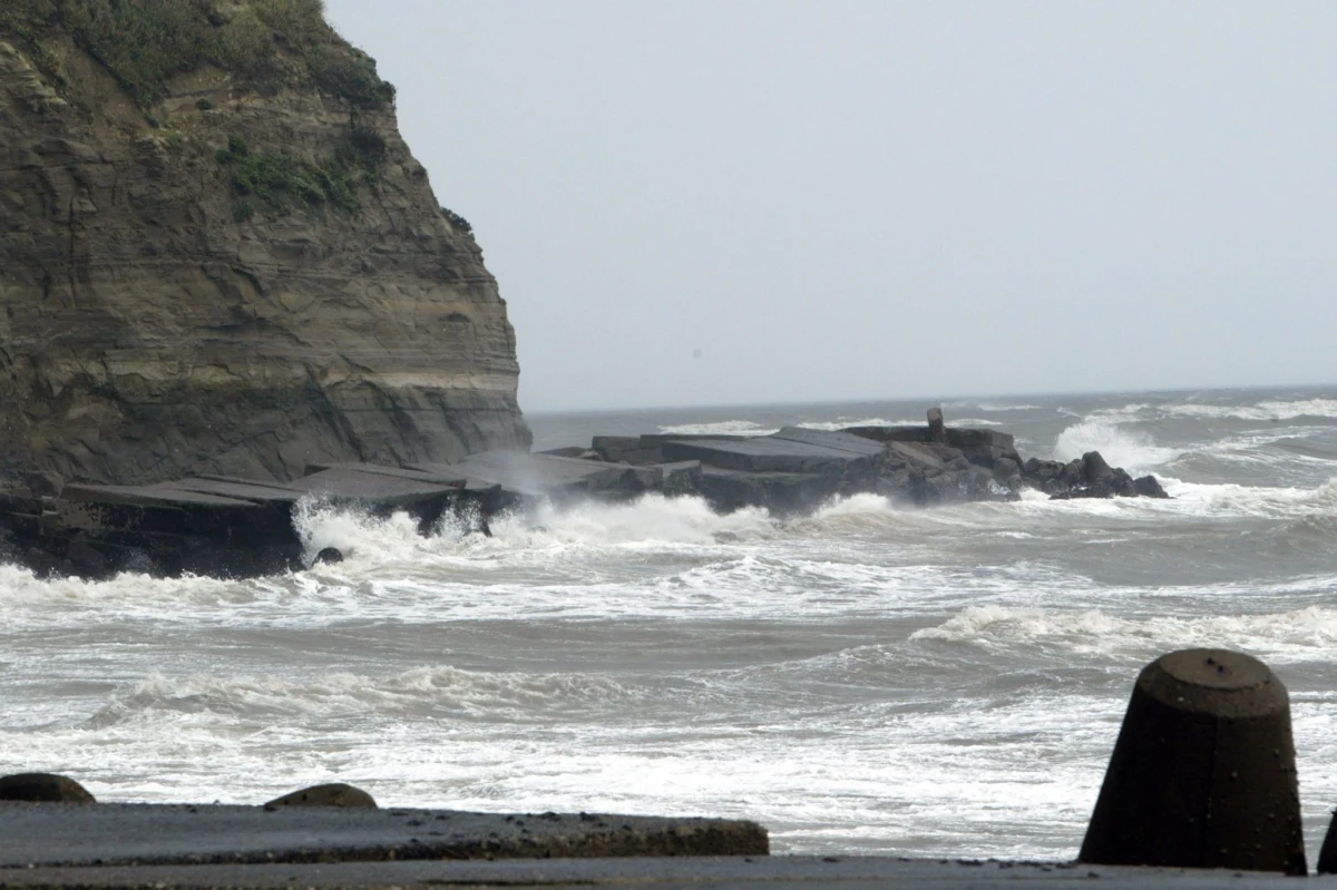 Rząd Japonii był przekonany, że kraj składa się z 6 852 wysp, jednak według nowych obliczeń w Japonii jest 14 125 wysp. Takie dane podała rządowa służba geodezyjna GSI. Zmiana wynika z innego sposobu liczenia i nie wpływa na rozmiar terytorium Japonii oraz zasięg jej wód terytorialnych - poinformowano. 
