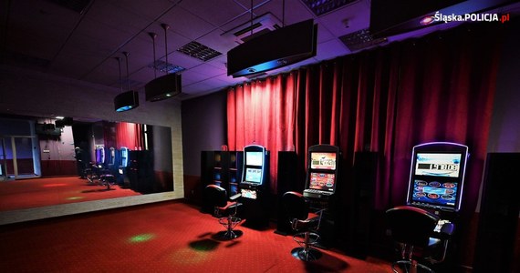 55 nielegalnych kasyn zlikwidowali śląscy policjanci. Śledczy zabezpieczyli 195 automatów do gier hazardowych i zatrzymali 19 członków grupy przestępczej.