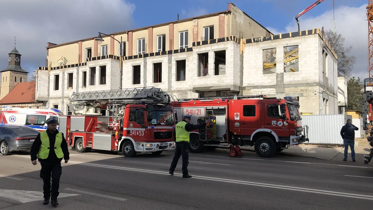 Jedna osoba została ranna w wyniku zawalenia stropu w budynku remontowanego domu kultury w Piszu (woj. warmińsko-mazurskie). Informację z Gorącej Linii RMF FM potwierdziły nam służby.