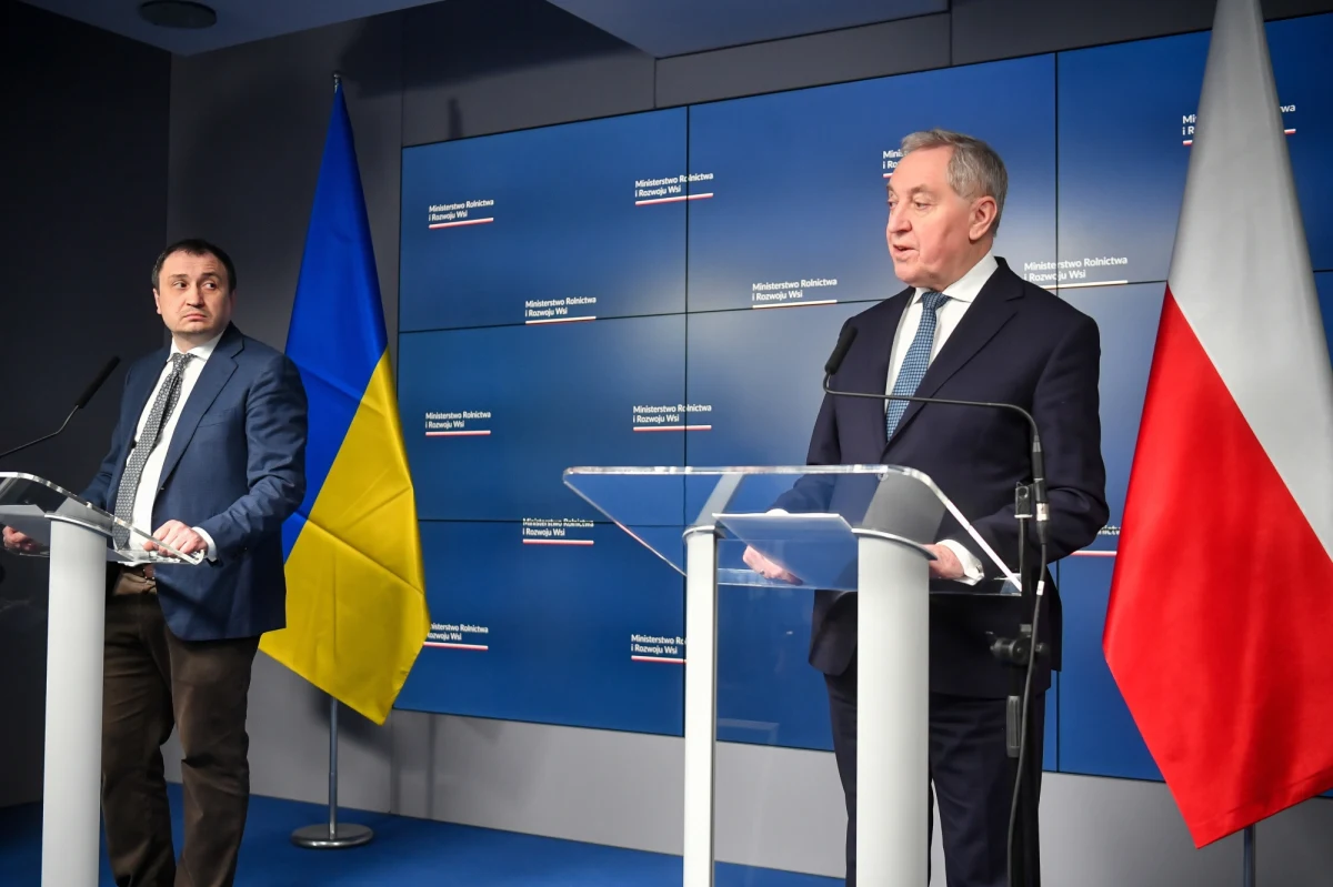 Będą nowe procedury tranzytu ukraińskiego zboża przez Polskę. Mają one usprawnić transport przez granicę, ale równocześnie przeciwdziałać ewentualnym nieprawidłowościom - powiedział wicepremier Henryk Kowalczyk. Dodał, że tranzyt będzie oplombowany. Kontrole prowadzić będzie KAS. 