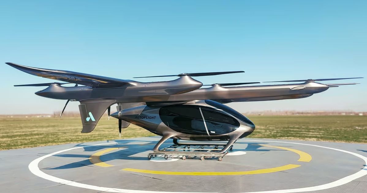 Ambitny projekt przyszłości, jakim bez wątpienia są elektryczne latające taksówki, jest coraz bliżej realnych zastosowań. Jeden z producentów, firma Autoflight, pochwaliła się właśnie nowym rekordem długości lotu na jednym ładowaniu, który wynosi już 250 km.
