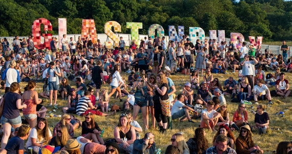 Obsada czerwcowego festiwalu muzycznego Glastonbury powiększyła się o dwa wielkie zespoły rockowe. Na jednej z największych imprez muzycznych świata, do Eltona Johna dołączają Guns N' Roses i Arctic Monkeys.