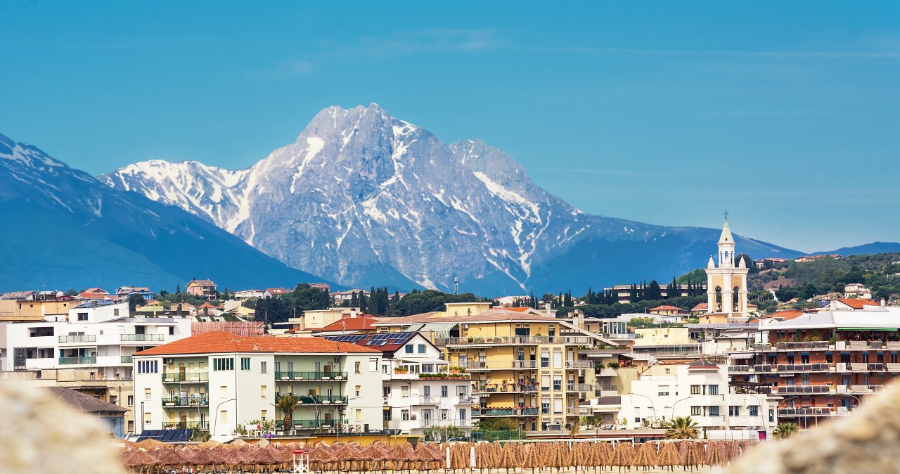 Tanie bilety, piękne widoki i czysta woda. To ukryta perełka Włoch