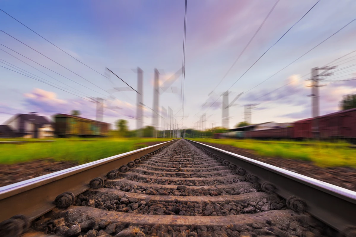 Policja wyjaśnia okoliczności śmiertelnego potrącenia człowieka przez pociąg w rejonie stacji Poznań Wschód. Trwa także ustalanie tożsamości ofiary. Ze względu na obrażenia ciała, służby nie są w stanie potwierdzić płci.